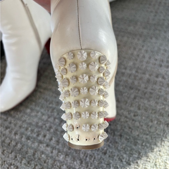 Louboutin Suzi Folk Boots 85mm in White - Picture 9 of 12